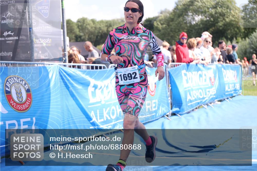 25.08.2024 - Elbe Triathlon Hamburg H.Heesch http://msf.ph/oto/6880868 25.08.2024 11:55:28 Ziel 515, 1643, 1692 meine-sportfotos.de