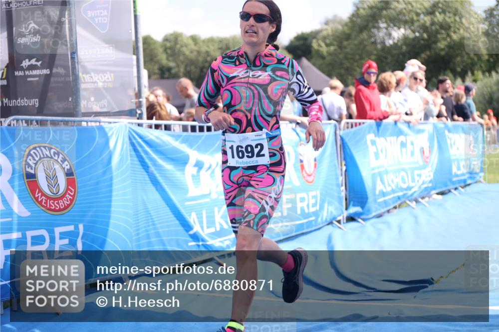 25.08.2024 - Elbe Triathlon Hamburg H.Heesch http://msf.ph/oto/6880871 25.08.2024 11:55:28 Ziel 515, 1643, 1692 meine-sportfotos.de