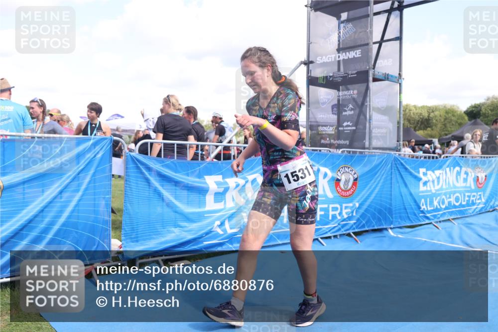25.08.2024 - Elbe Triathlon Hamburg H.Heesch http://msf.ph/oto/6880876 25.08.2024 12:27:28 Ziel 1531, 1534, 1655, 1676, 1727 meine-sportfotos.de