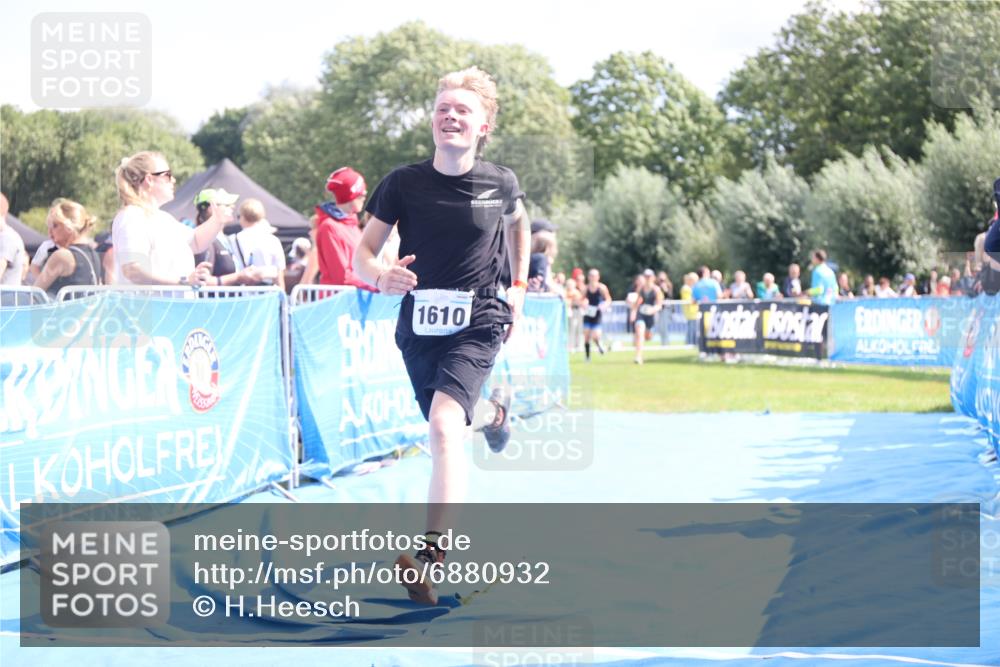 25.08.2024 - Elbe Triathlon Hamburg H.Heesch http://msf.ph/oto/6880932 25.08.2024 11:55:39 Ziel 472, 515, 791, 1610 meine-sportfotos.de