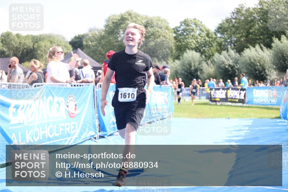 25.08.2024 - Elbe Triathlon Hamburg H.Heesch http://msf.ph/oto/6880934 25.08.2024 11:55:39 Ziel 472, 515, 791, 1610 meine-sportfotos.de