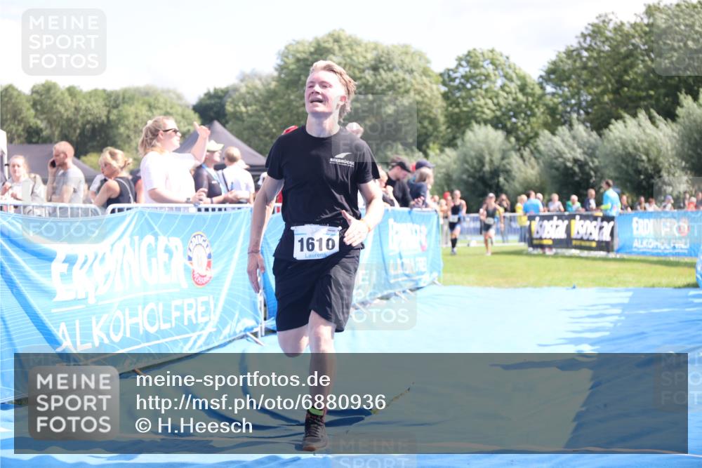 25.08.2024 - Elbe Triathlon Hamburg H.Heesch http://msf.ph/oto/6880936 25.08.2024 11:55:39 Ziel 472, 515, 791, 1610 meine-sportfotos.de