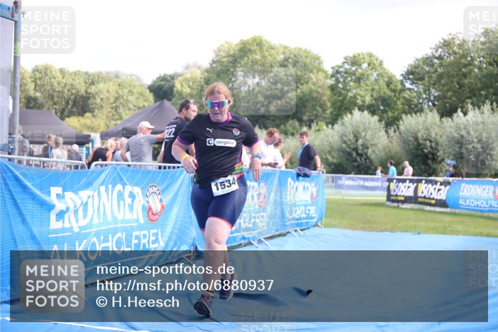 25.08.2024 - Elbe Triathlon Hamburg H.Heesch http://msf.ph/oto/6880937 25.08.2024 12:27:35 Ziel 1534, 1655, 1676 meine-sportfotos.de