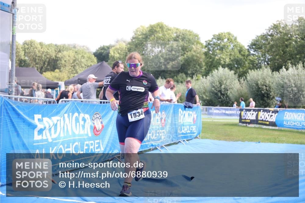 25.08.2024 - Elbe Triathlon Hamburg H.Heesch http://msf.ph/oto/6880939 25.08.2024 12:27:35 Ziel 1534, 1655, 1676 meine-sportfotos.de