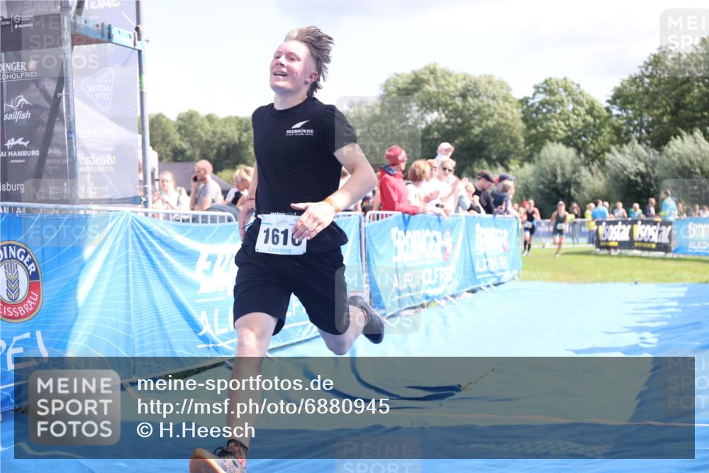 25.08.2024 - Elbe Triathlon Hamburg H.Heesch http://msf.ph/oto/6880945 25.08.2024 11:55:39 Ziel 472, 515, 791, 1610 meine-sportfotos.de