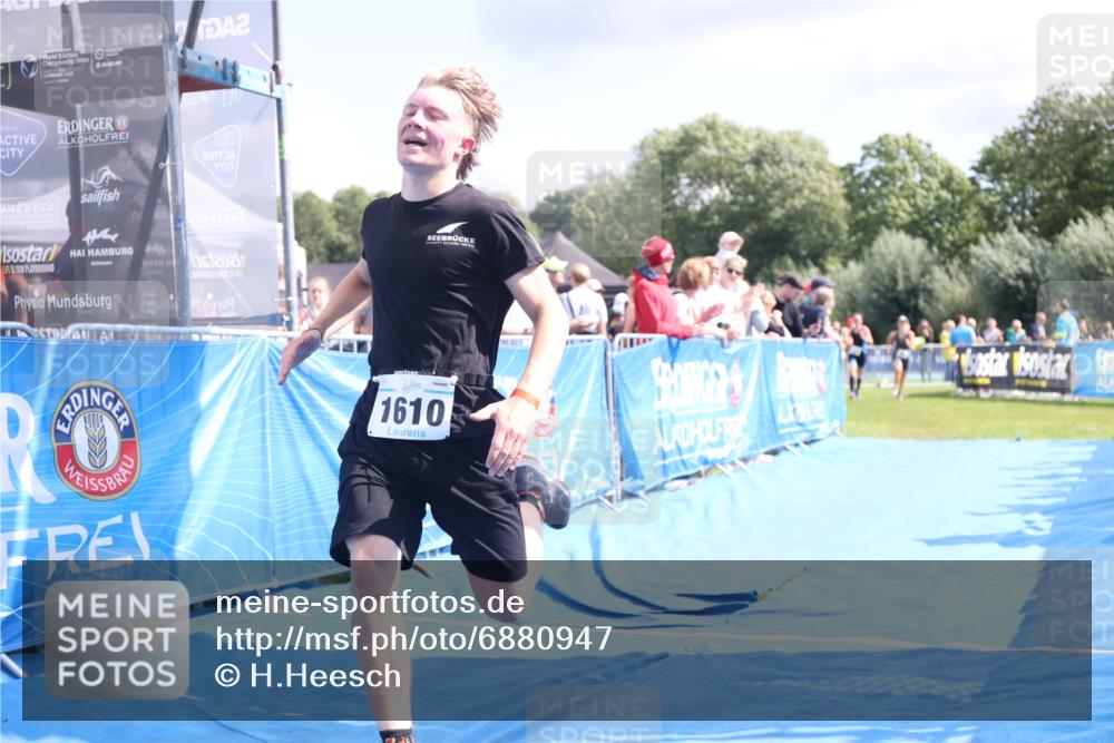 25.08.2024 - Elbe Triathlon Hamburg H.Heesch http://msf.ph/oto/6880947 25.08.2024 11:55:39 Ziel 472, 515, 791, 1610 meine-sportfotos.de