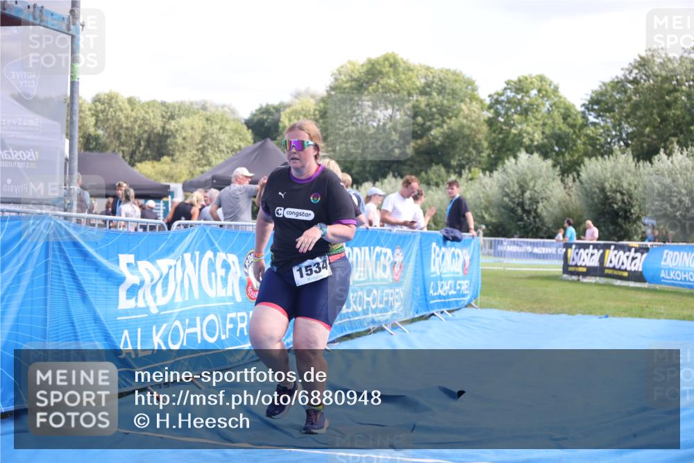 25.08.2024 - Elbe Triathlon Hamburg H.Heesch http://msf.ph/oto/6880948 25.08.2024 12:27:35 Ziel 1534, 1655, 1676 meine-sportfotos.de