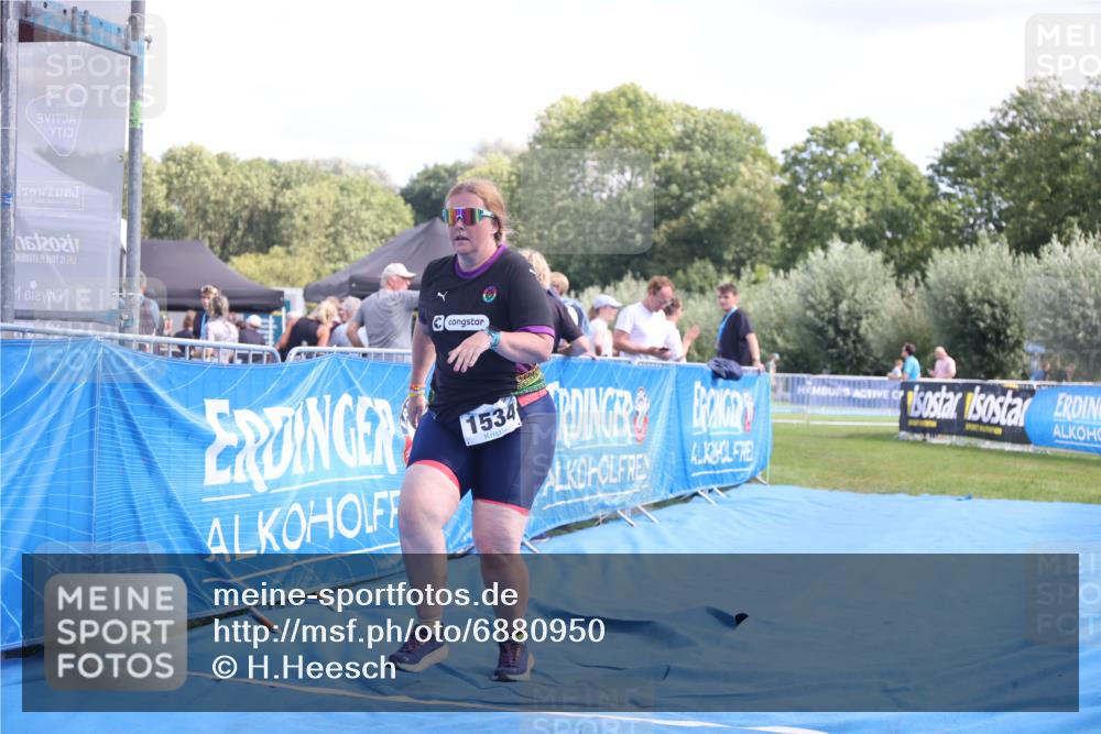 25.08.2024 - Elbe Triathlon Hamburg H.Heesch http://msf.ph/oto/6880950 25.08.2024 12:27:36 Ziel 1534, 1655, 1676 meine-sportfotos.de