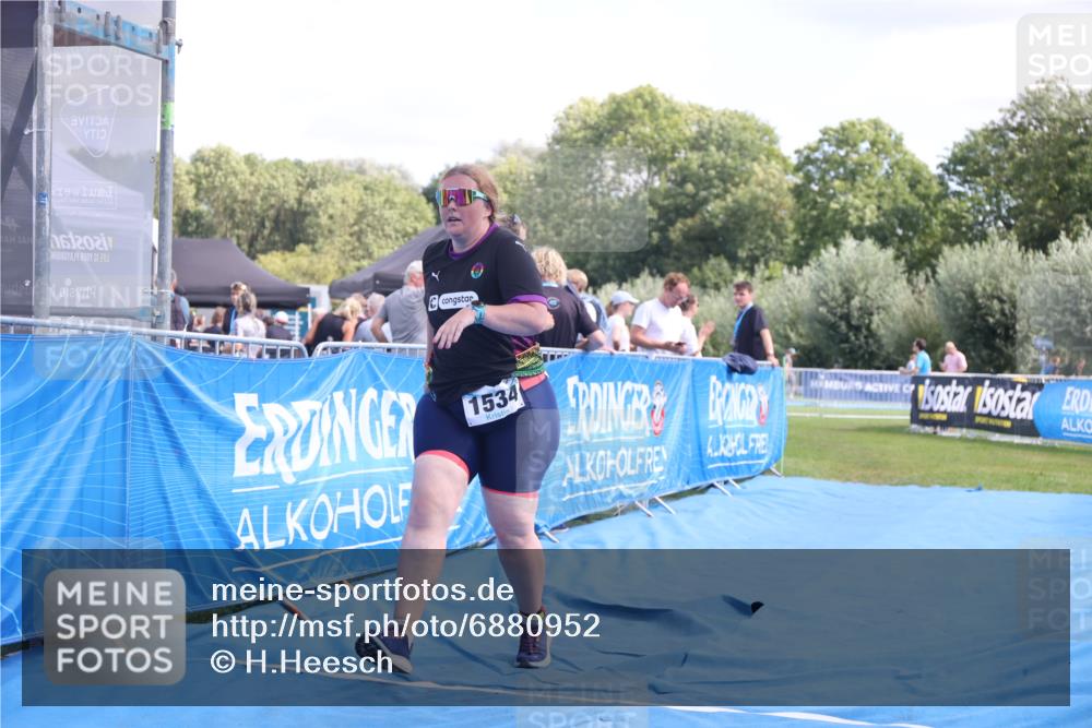 25.08.2024 - Elbe Triathlon Hamburg H.Heesch http://msf.ph/oto/6880952 25.08.2024 12:27:36 Ziel 1534, 1655, 1676 meine-sportfotos.de