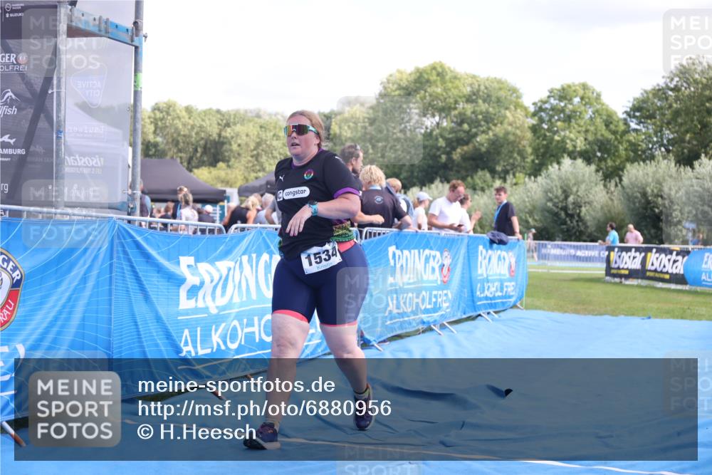 25.08.2024 - Elbe Triathlon Hamburg H.Heesch http://msf.ph/oto/6880956 25.08.2024 12:27:36 Ziel 1534, 1655, 1676 meine-sportfotos.de