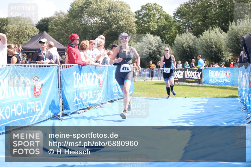 25.08.2024 - Elbe Triathlon Hamburg H.Heesch http://msf.ph/oto/6880960 25.08.2024 11:55:44 Ziel 472, 791, 1610 meine-sportfotos.de