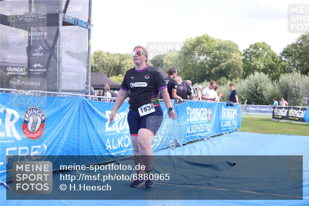 25.08.2024 - Elbe Triathlon Hamburg H.Heesch http://msf.ph/oto/6880965 25.08.2024 12:27:36 Ziel 1534, 1655, 1676 meine-sportfotos.de