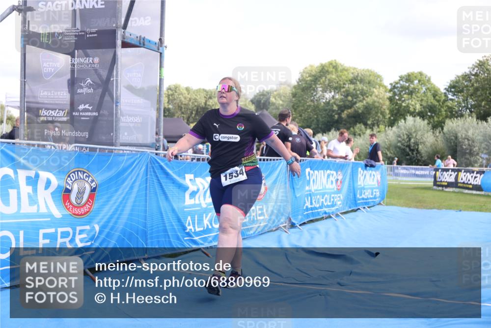 25.08.2024 - Elbe Triathlon Hamburg H.Heesch http://msf.ph/oto/6880969 25.08.2024 12:27:36 Ziel 1534, 1655, 1676 meine-sportfotos.de