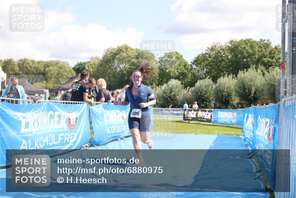 25.08.2024 - Elbe Triathlon Hamburg H.Heesch http://msf.ph/oto/6880975 25.08.2024 12:27:58 Ziel 505 meine-sportfotos.de