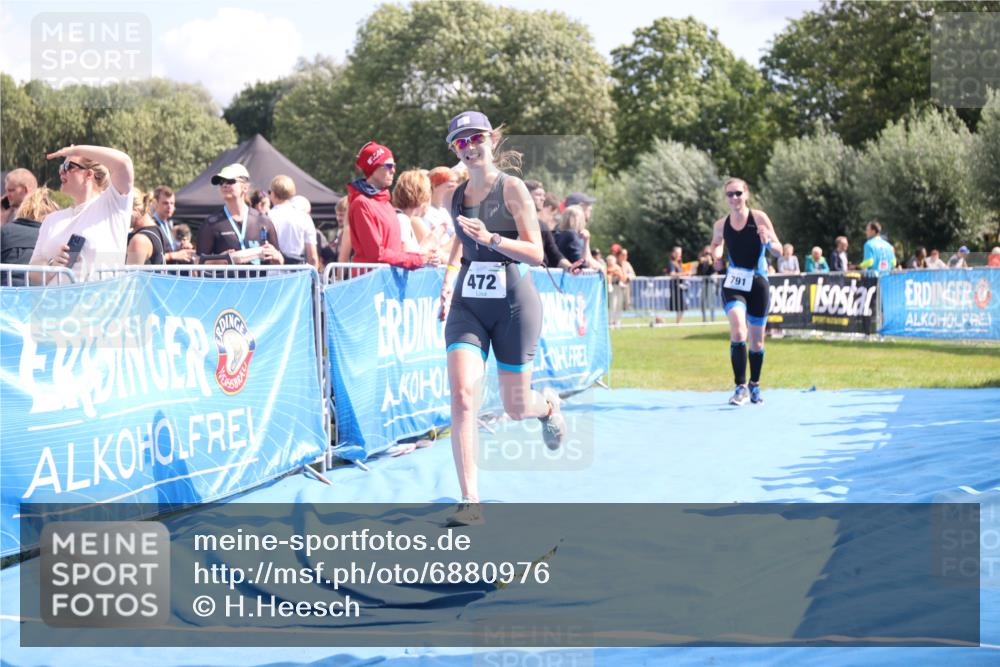 25.08.2024 - Elbe Triathlon Hamburg H.Heesch http://msf.ph/oto/6880976 25.08.2024 11:55:44 Ziel 472, 791, 1610 meine-sportfotos.de