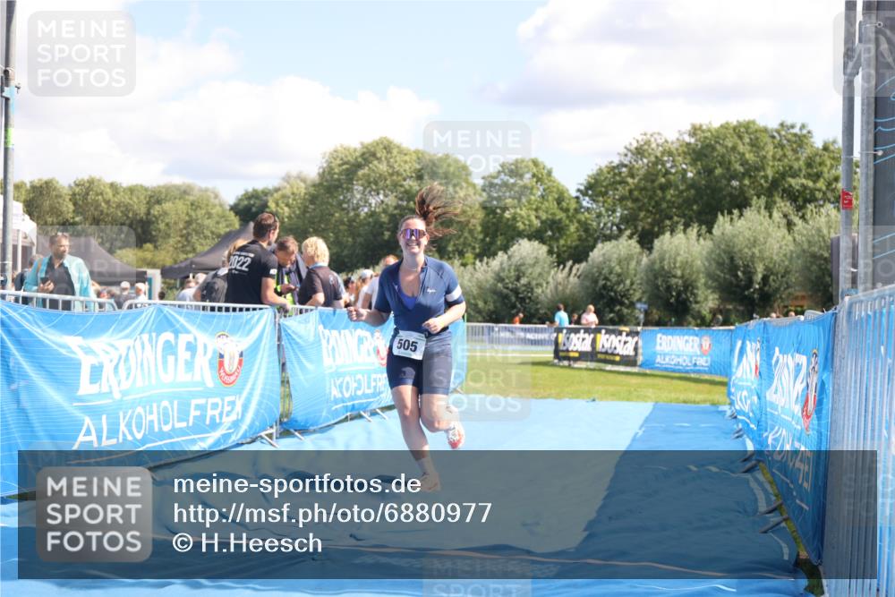 25.08.2024 - Elbe Triathlon Hamburg H.Heesch http://msf.ph/oto/6880977 25.08.2024 12:27:58 Ziel 505 meine-sportfotos.de