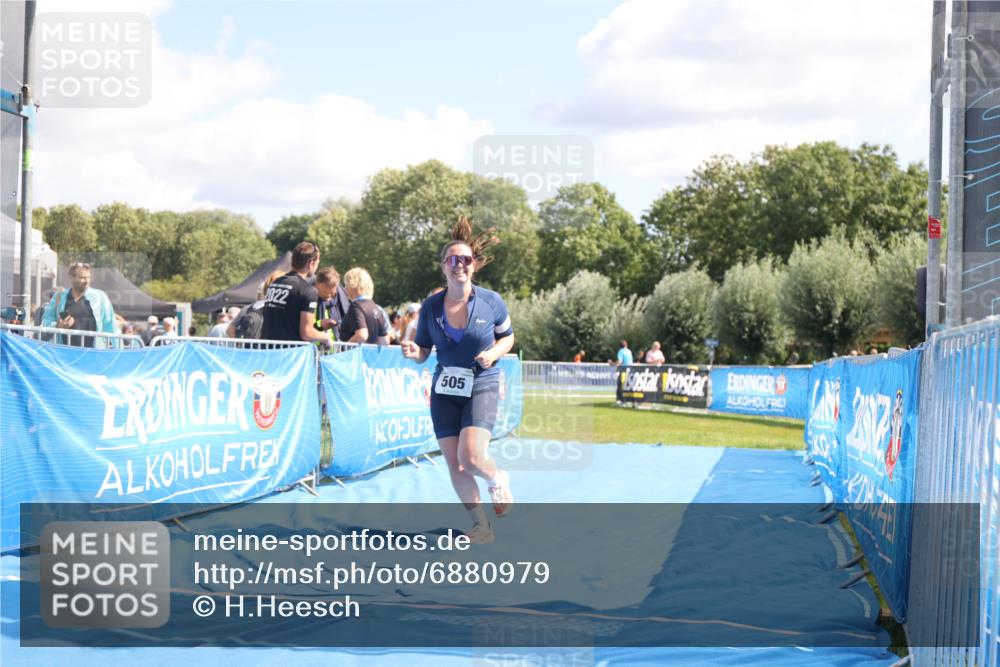 25.08.2024 - Elbe Triathlon Hamburg H.Heesch http://msf.ph/oto/6880979 25.08.2024 12:27:58 Ziel 505 meine-sportfotos.de
