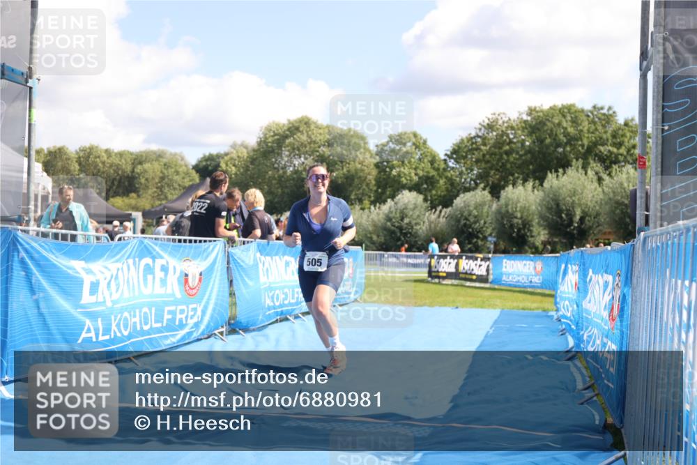 25.08.2024 - Elbe Triathlon Hamburg H.Heesch http://msf.ph/oto/6880981 25.08.2024 12:27:59 Ziel 505 meine-sportfotos.de