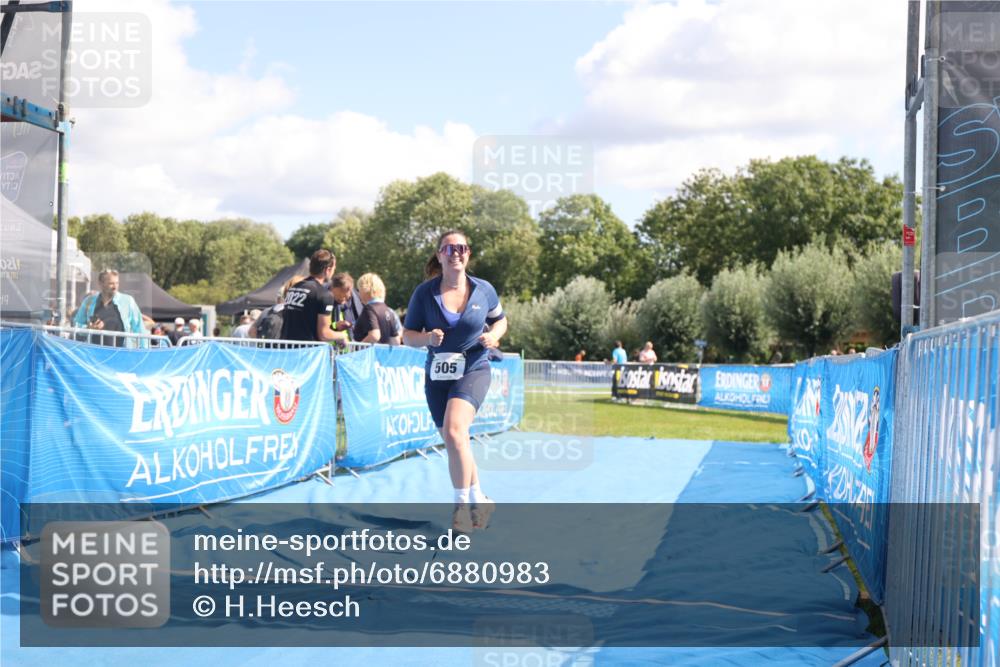 25.08.2024 - Elbe Triathlon Hamburg H.Heesch http://msf.ph/oto/6880983 25.08.2024 12:27:59 Ziel 505 meine-sportfotos.de