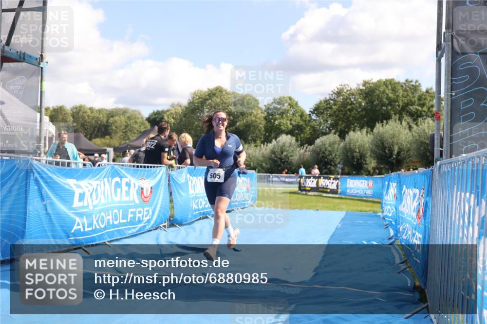 25.08.2024 - Elbe Triathlon Hamburg H.Heesch http://msf.ph/oto/6880985 25.08.2024 12:27:59 Ziel 505 meine-sportfotos.de