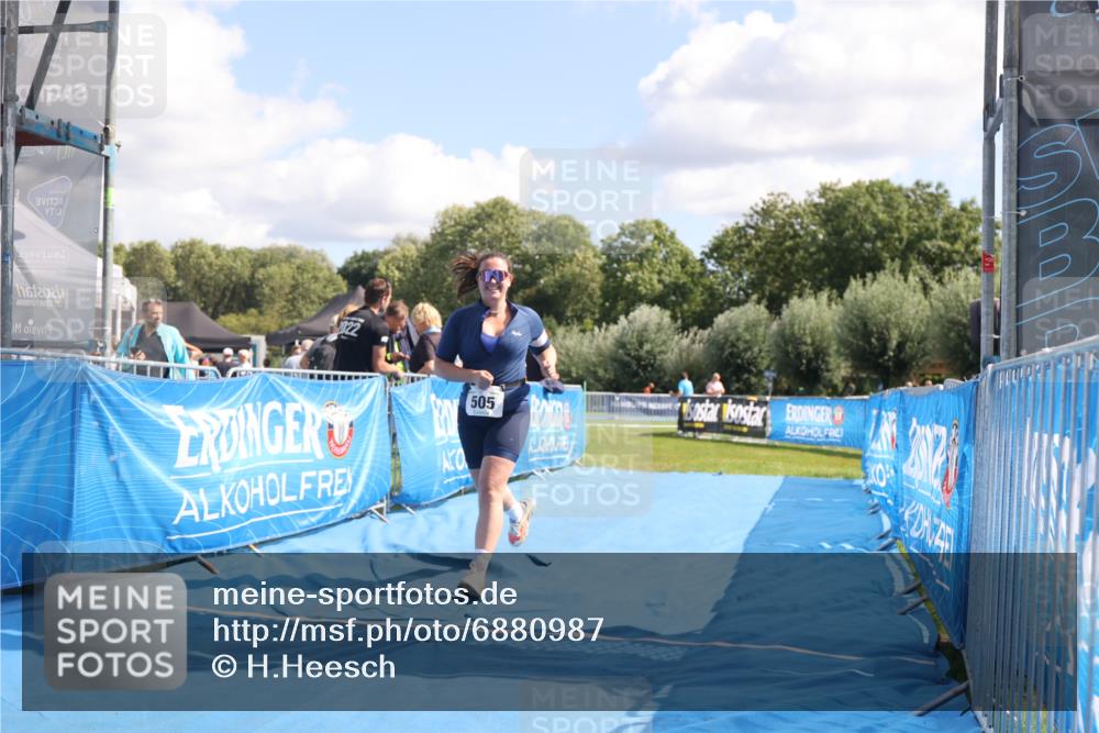 25.08.2024 - Elbe Triathlon Hamburg H.Heesch http://msf.ph/oto/6880987 25.08.2024 12:27:59 Ziel 505 meine-sportfotos.de