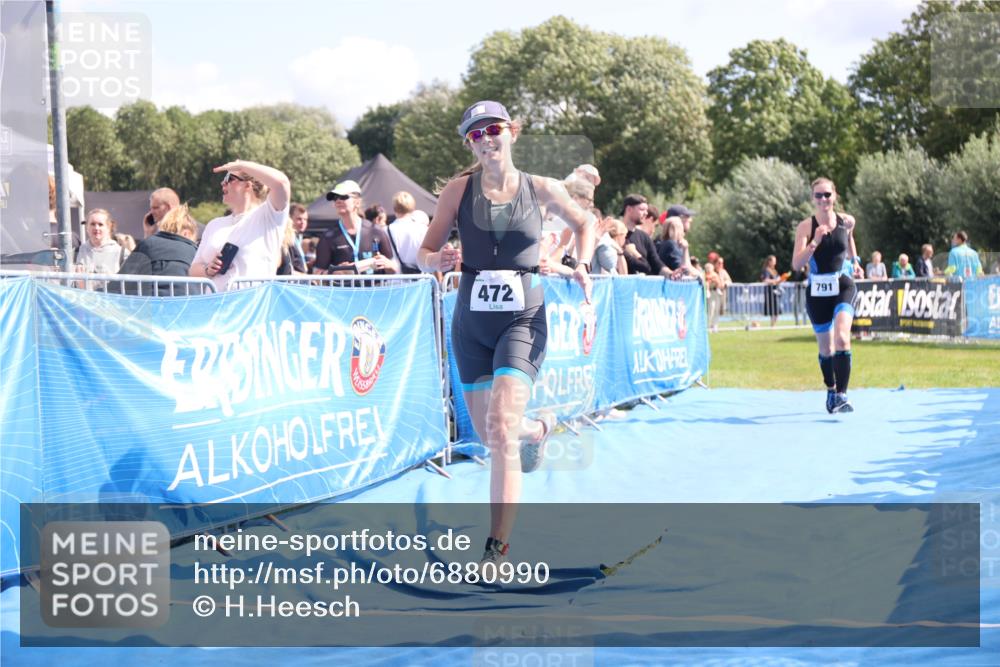 25.08.2024 - Elbe Triathlon Hamburg H.Heesch http://msf.ph/oto/6880990 25.08.2024 11:55:45 Ziel 472, 791, 1610 meine-sportfotos.de