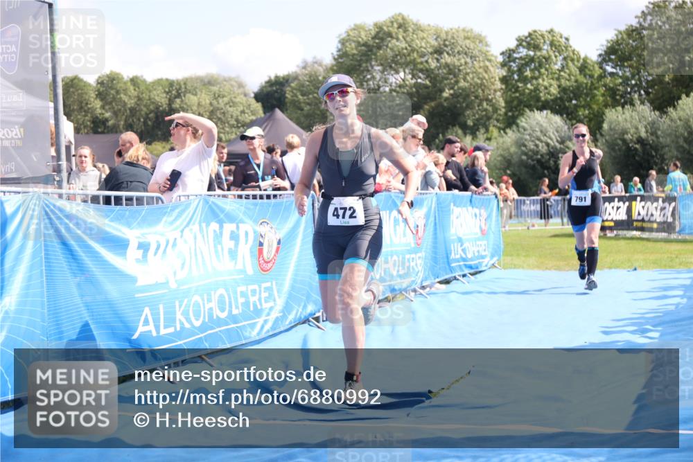 25.08.2024 - Elbe Triathlon Hamburg H.Heesch http://msf.ph/oto/6880992 25.08.2024 11:55:45 Ziel 472, 791, 1610 meine-sportfotos.de