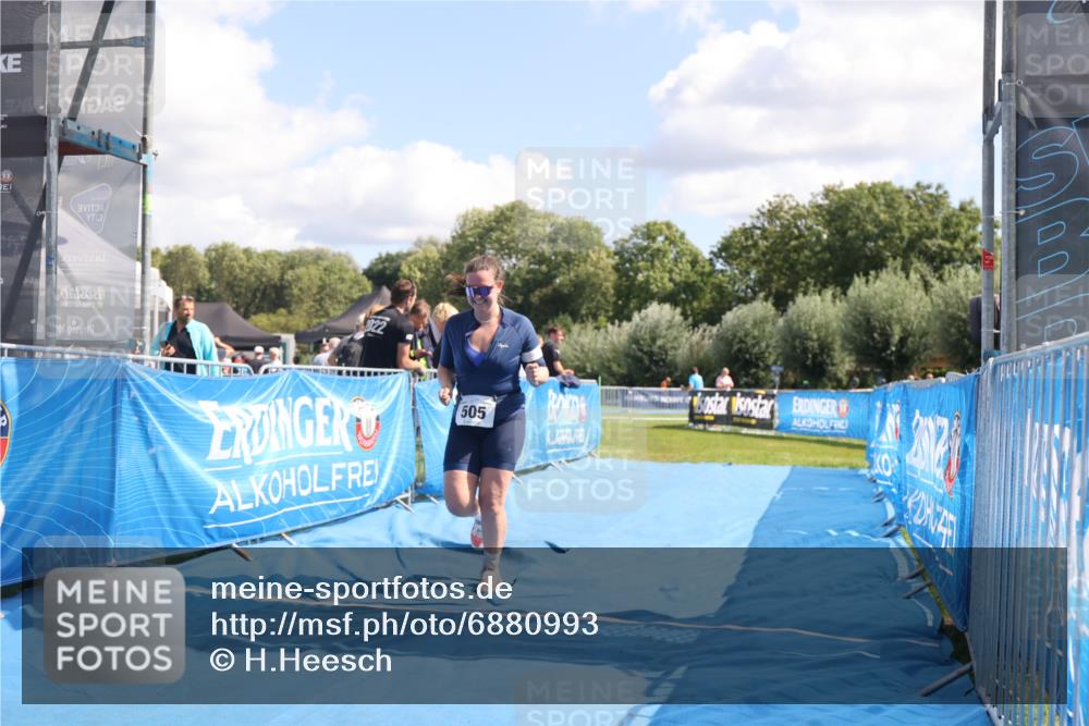 25.08.2024 - Elbe Triathlon Hamburg H.Heesch http://msf.ph/oto/6880993 25.08.2024 12:27:59 Ziel 505 meine-sportfotos.de
