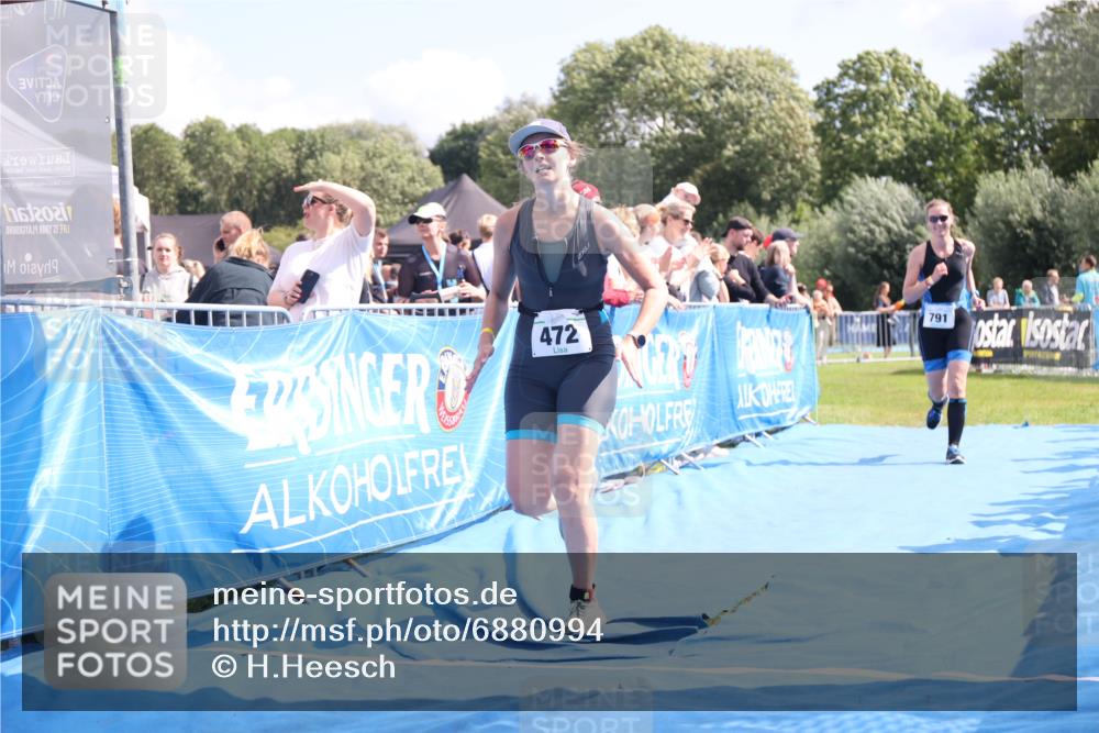 25.08.2024 - Elbe Triathlon Hamburg H.Heesch http://msf.ph/oto/6880994 25.08.2024 11:55:45 Ziel 472, 791, 1610 meine-sportfotos.de