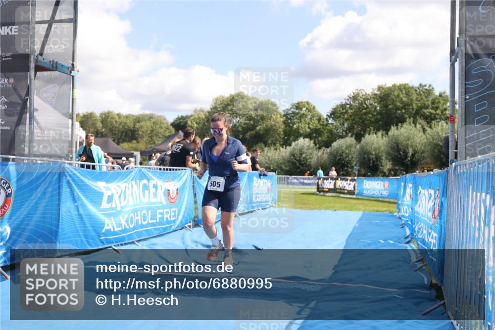 25.08.2024 - Elbe Triathlon Hamburg H.Heesch http://msf.ph/oto/6880995 25.08.2024 12:27:59 Ziel 505 meine-sportfotos.de