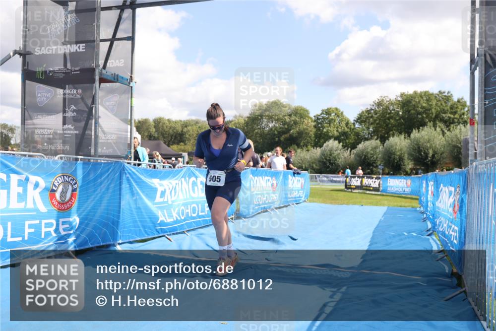 25.08.2024 - Elbe Triathlon Hamburg H.Heesch http://msf.ph/oto/6881012 25.08.2024 12:27:59 Ziel 505 meine-sportfotos.de