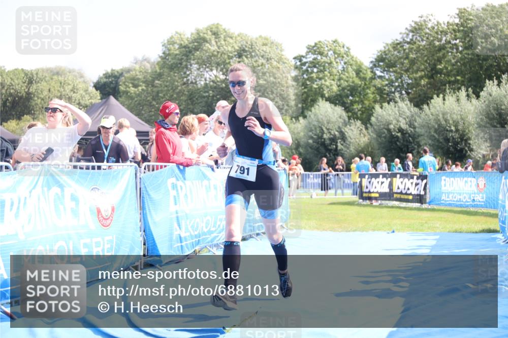 25.08.2024 - Elbe Triathlon Hamburg H.Heesch http://msf.ph/oto/6881013 25.08.2024 11:55:46 Ziel 472, 791, 1610 meine-sportfotos.de