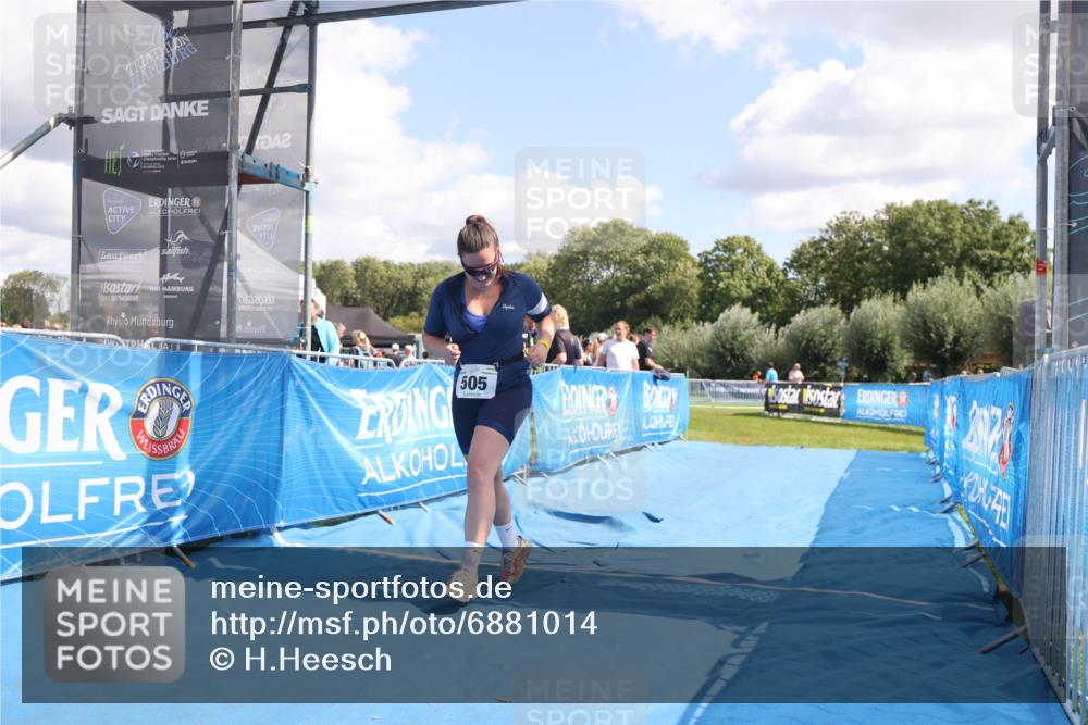 25.08.2024 - Elbe Triathlon Hamburg H.Heesch http://msf.ph/oto/6881014 25.08.2024 12:27:59 Ziel 505 meine-sportfotos.de