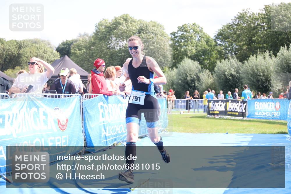 25.08.2024 - Elbe Triathlon Hamburg H.Heesch http://msf.ph/oto/6881015 25.08.2024 11:55:46 Ziel 472, 791, 1610 meine-sportfotos.de