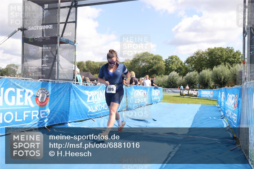 25.08.2024 - Elbe Triathlon Hamburg H.Heesch http://msf.ph/oto/6881016 25.08.2024 12:27:59 Ziel 505 meine-sportfotos.de