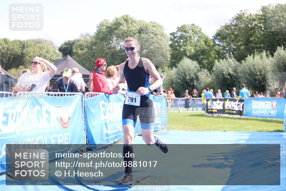 25.08.2024 - Elbe Triathlon Hamburg H.Heesch http://msf.ph/oto/6881017 25.08.2024 11:55:46 Ziel 472, 791, 1610 meine-sportfotos.de