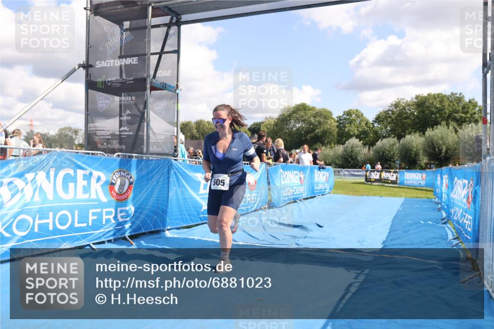 25.08.2024 - Elbe Triathlon Hamburg H.Heesch http://msf.ph/oto/6881023 25.08.2024 12:28:00 Ziel 505 meine-sportfotos.de