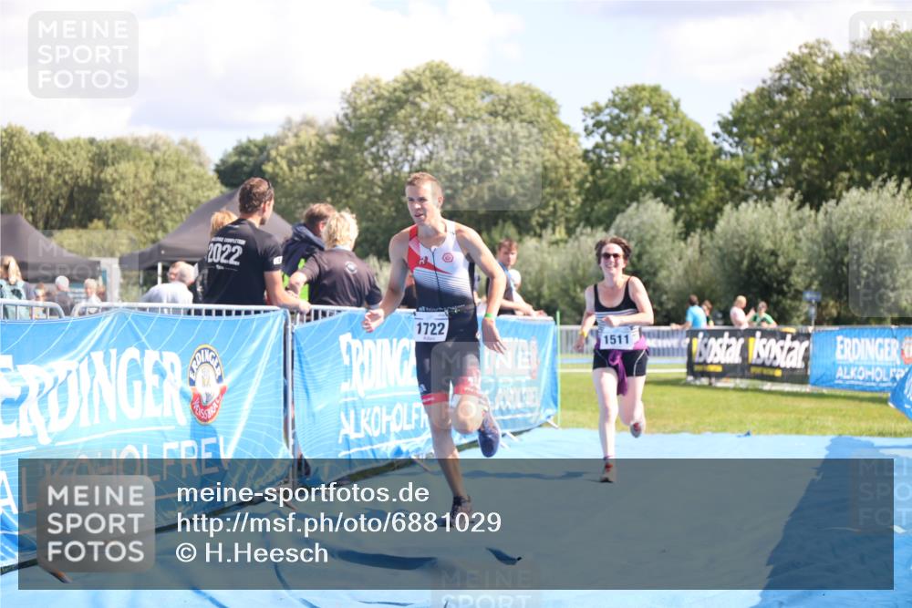 25.08.2024 - Elbe Triathlon Hamburg H.Heesch http://msf.ph/oto/6881029 25.08.2024 12:28:14 Ziel 1511, 1722, 1734 meine-sportfotos.de