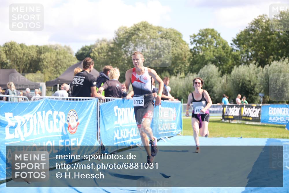 25.08.2024 - Elbe Triathlon Hamburg H.Heesch http://msf.ph/oto/6881031 25.08.2024 12:28:14 Ziel 1511, 1722, 1734 meine-sportfotos.de