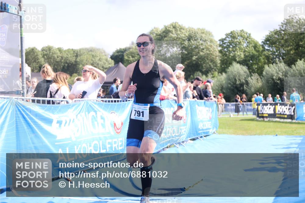 25.08.2024 - Elbe Triathlon Hamburg H.Heesch http://msf.ph/oto/6881032 25.08.2024 11:55:47 Ziel 472, 791 meine-sportfotos.de
