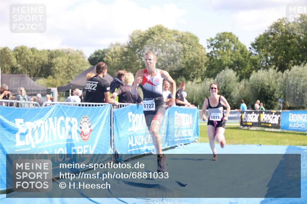 25.08.2024 - Elbe Triathlon Hamburg H.Heesch http://msf.ph/oto/6881033 25.08.2024 12:28:14 Ziel 1511, 1722, 1734 meine-sportfotos.de
