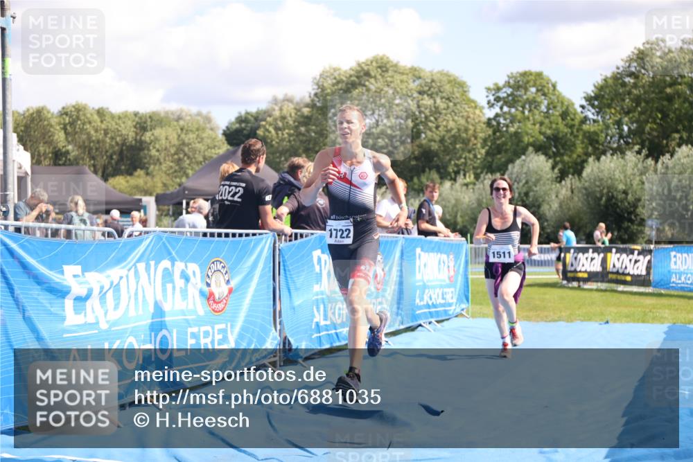 25.08.2024 - Elbe Triathlon Hamburg H.Heesch http://msf.ph/oto/6881035 25.08.2024 12:28:14 Ziel 1511, 1722, 1734 meine-sportfotos.de