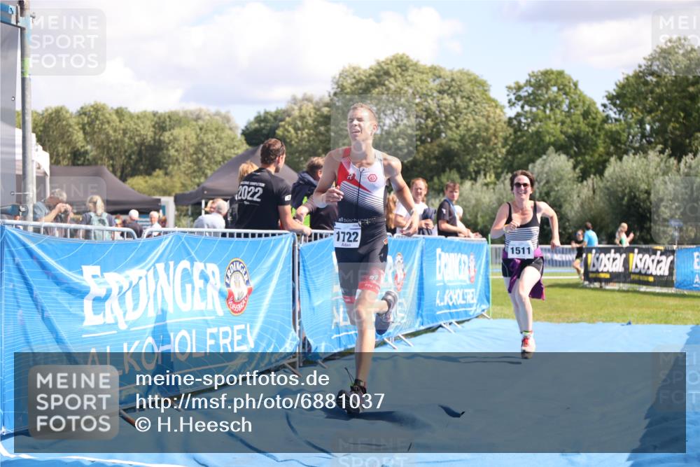 25.08.2024 - Elbe Triathlon Hamburg H.Heesch http://msf.ph/oto/6881037 25.08.2024 12:28:14 Ziel 1511, 1722, 1734 meine-sportfotos.de