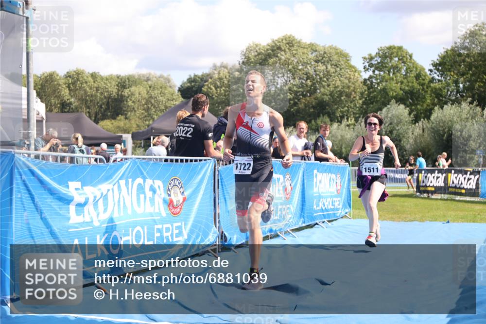 25.08.2024 - Elbe Triathlon Hamburg H.Heesch http://msf.ph/oto/6881039 25.08.2024 12:28:14 Ziel 1511, 1722, 1734 meine-sportfotos.de