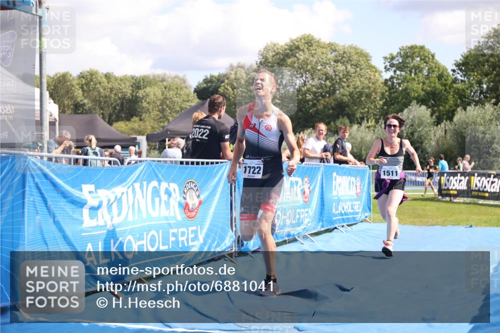 25.08.2024 - Elbe Triathlon Hamburg H.Heesch http://msf.ph/oto/6881041 25.08.2024 12:28:14 Ziel 1511, 1722, 1734 meine-sportfotos.de