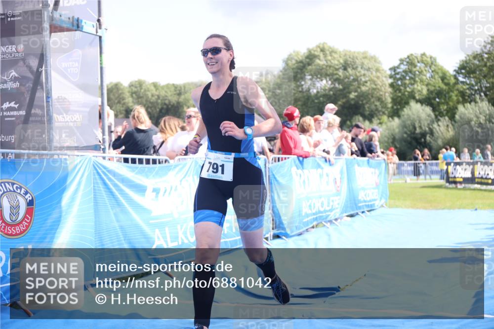 25.08.2024 - Elbe Triathlon Hamburg H.Heesch http://msf.ph/oto/6881042 25.08.2024 11:55:47 Ziel 472, 791 meine-sportfotos.de