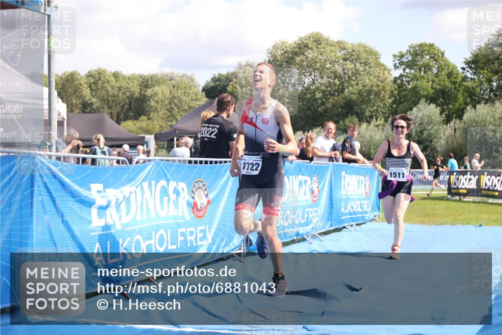 25.08.2024 - Elbe Triathlon Hamburg H.Heesch http://msf.ph/oto/6881043 25.08.2024 12:28:14 Ziel 1511, 1722, 1734 meine-sportfotos.de
