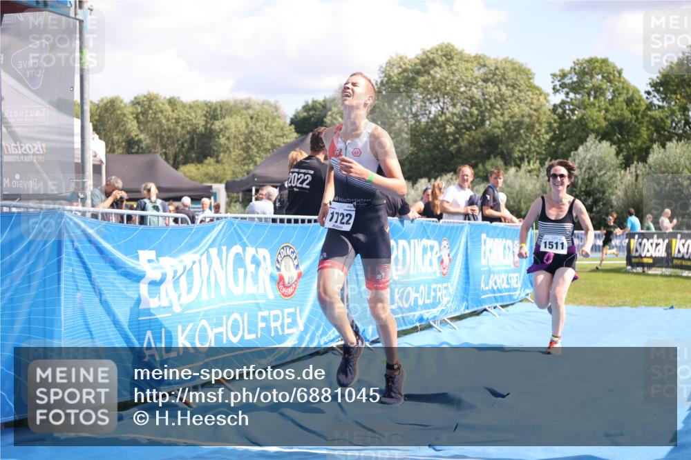25.08.2024 - Elbe Triathlon Hamburg H.Heesch http://msf.ph/oto/6881045 25.08.2024 12:28:14 Ziel 1511, 1722, 1734 meine-sportfotos.de