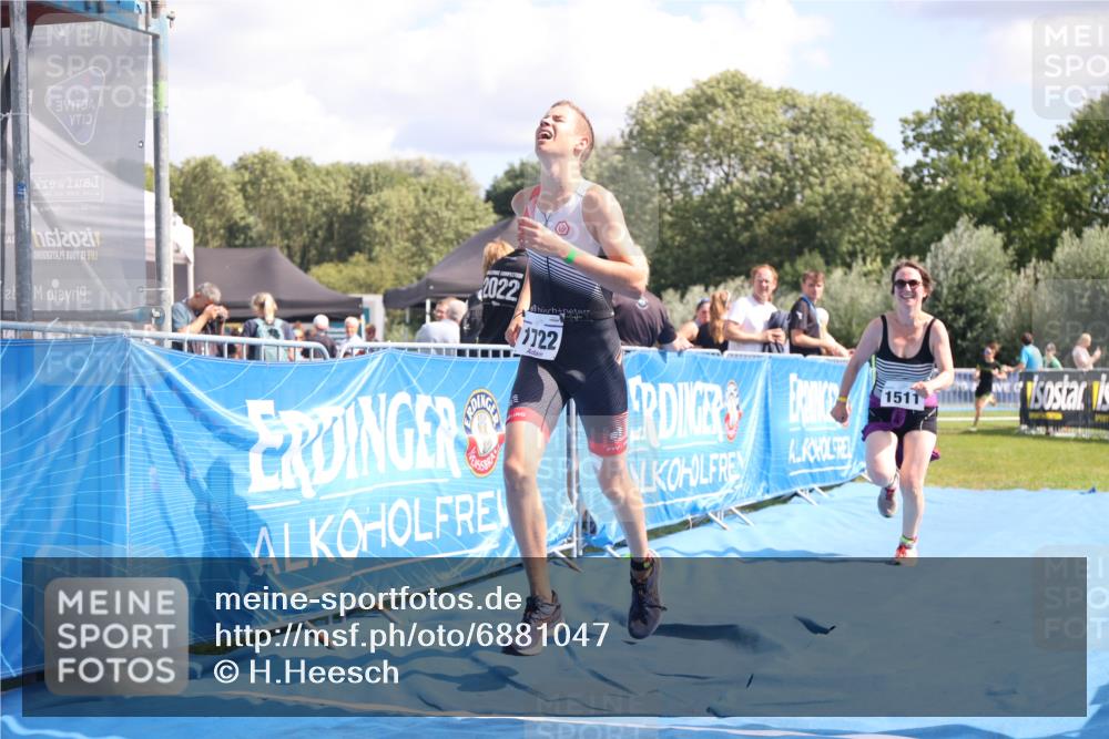 25.08.2024 - Elbe Triathlon Hamburg H.Heesch http://msf.ph/oto/6881047 25.08.2024 12:28:14 Ziel 1511, 1722, 1734 meine-sportfotos.de