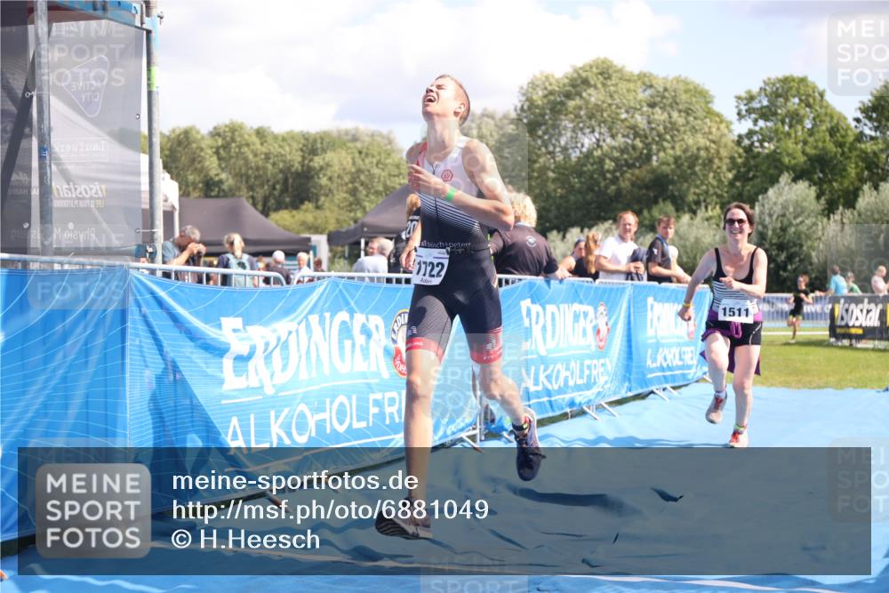 25.08.2024 - Elbe Triathlon Hamburg H.Heesch http://msf.ph/oto/6881049 25.08.2024 12:28:14 Ziel 1511, 1722, 1734 meine-sportfotos.de